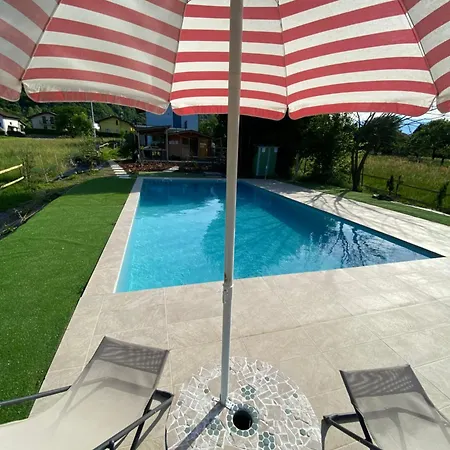 Carlotta With Swimming Pool 빌라
